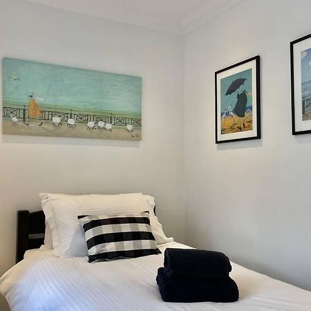 Lavender Apartment - Spacious Apartment Close To The Beach 딜 외부 사진