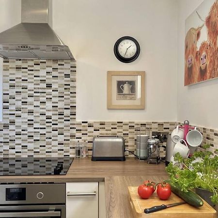 Lavender Apartment - Spacious Apartment Close To The Beach 딜 외부 사진