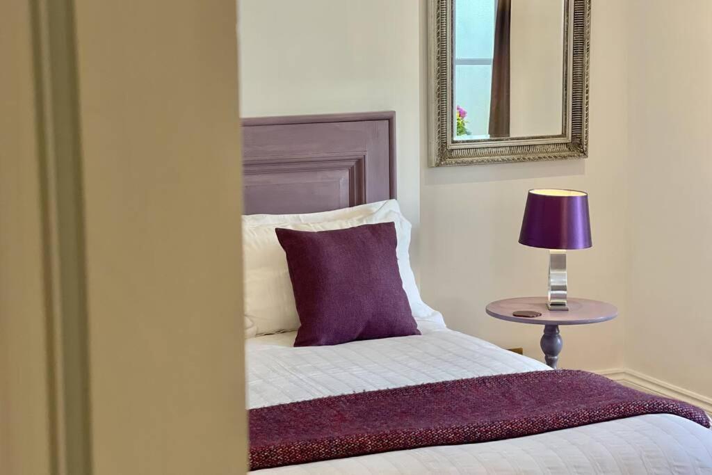 Lavender Apartment - Spacious Apartment Close To The Beach 딜 외부 사진