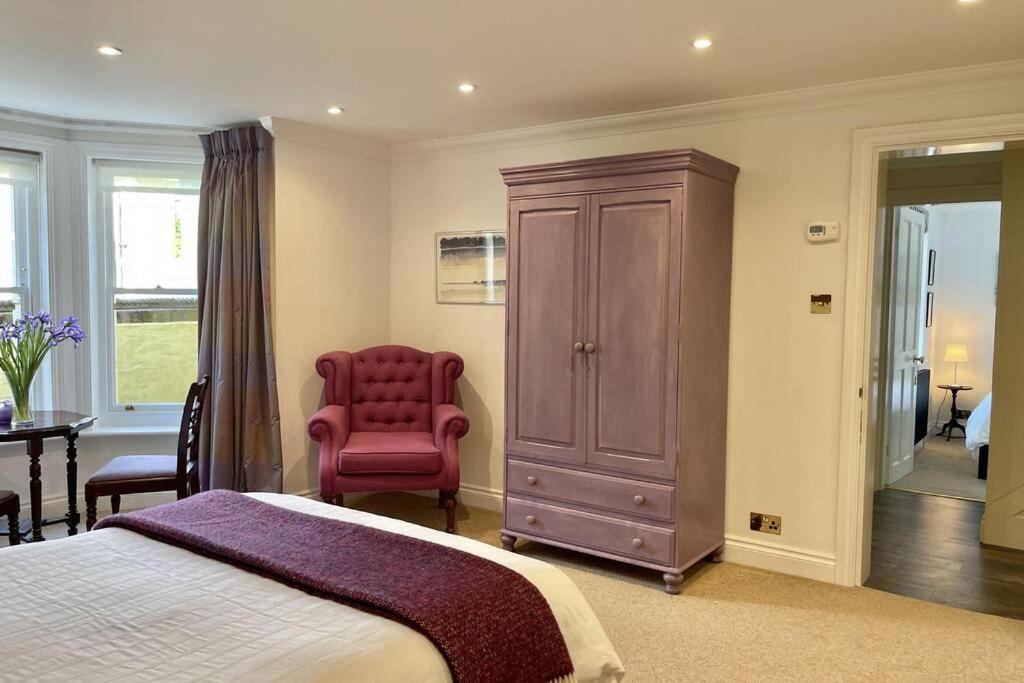 Lavender Apartment - Spacious Apartment Close To The Beach 딜 외부 사진