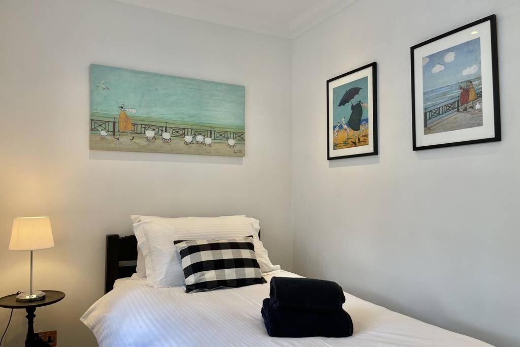 Lavender Apartment - Spacious Apartment Close To The Beach 딜 외부 사진