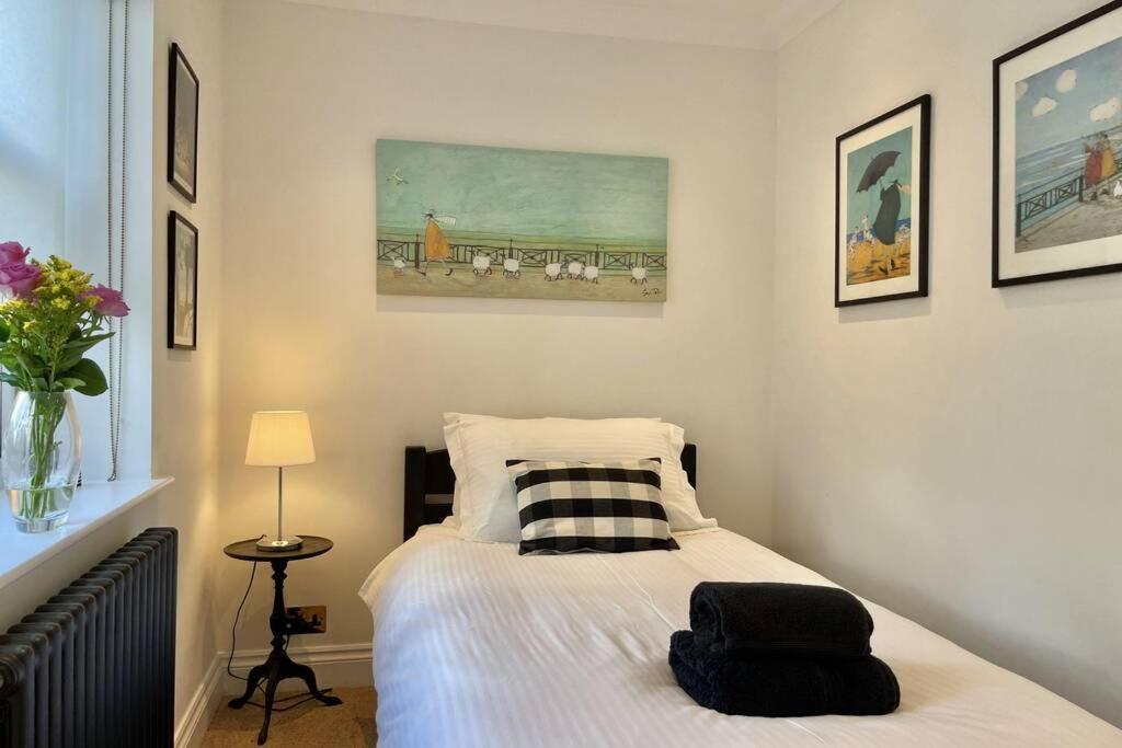 Lavender Apartment - Spacious Apartment Close To The Beach 딜 외부 사진